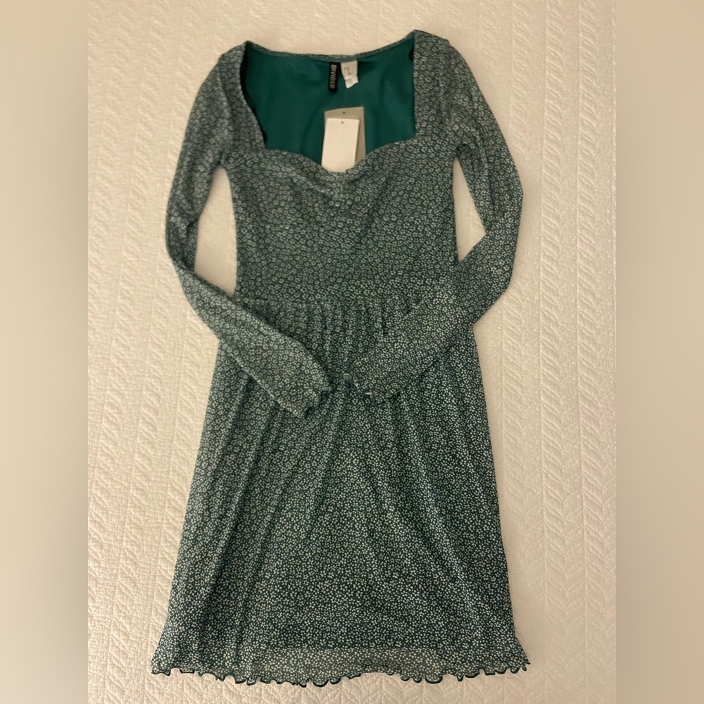 H&M Divided XS Green Long Sleeve Dress